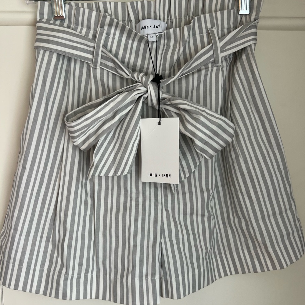 John + Jenn Shorts / size small